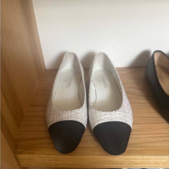 CHANEL Cream and Black Loafers - Picture 1 of 4
